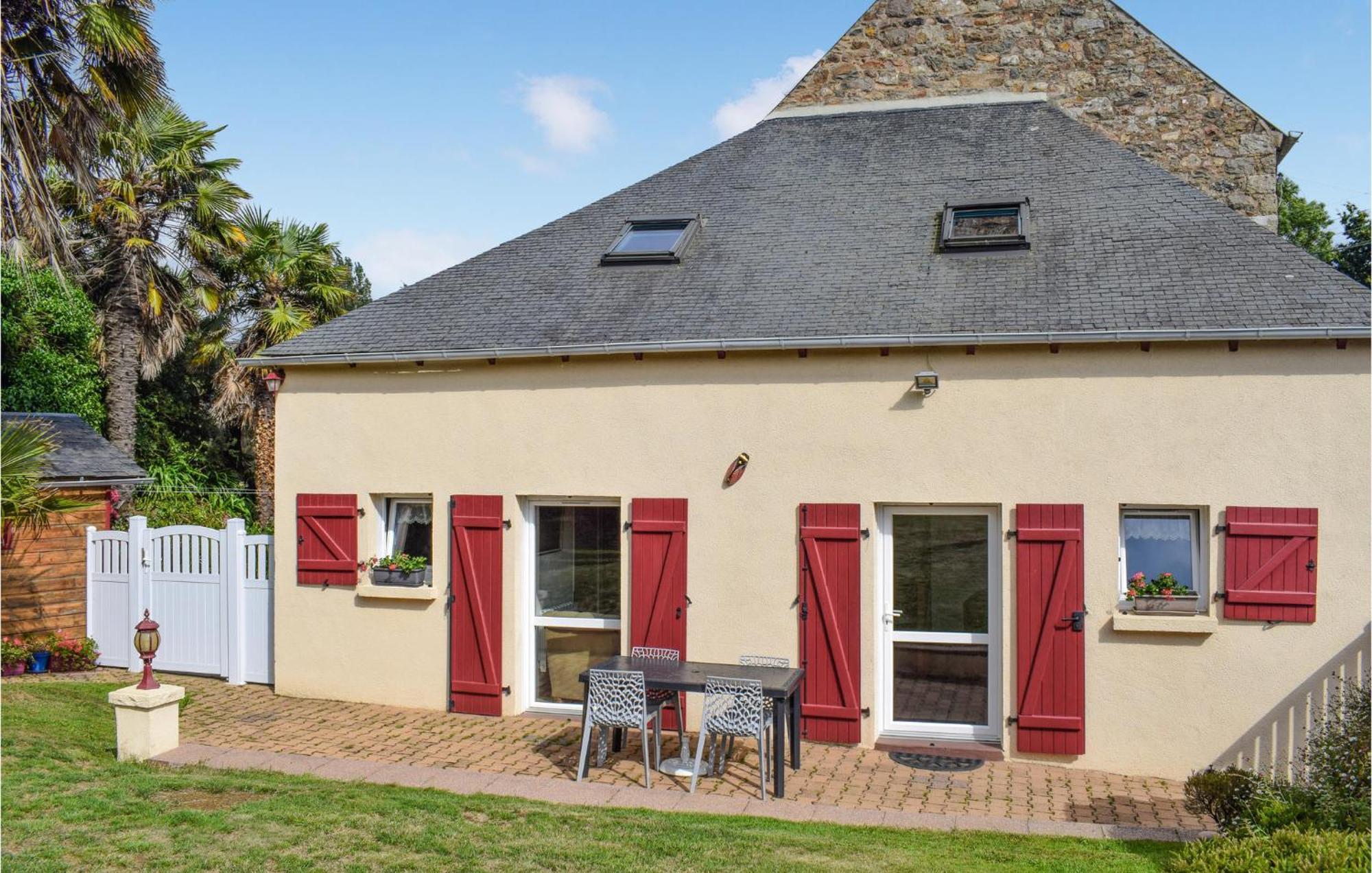 3 Bedroom Awesome Home In Lézardrieux Εξωτερικό φωτογραφία