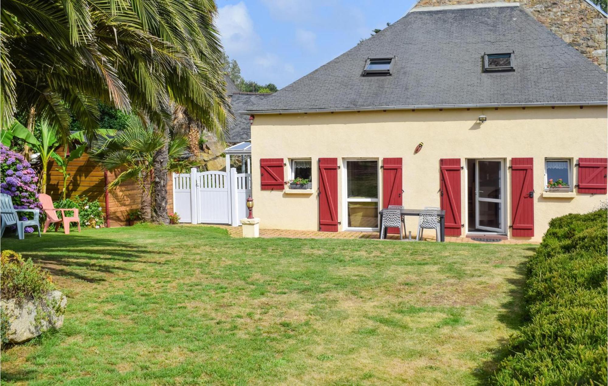 3 Bedroom Awesome Home In Lézardrieux Εξωτερικό φωτογραφία